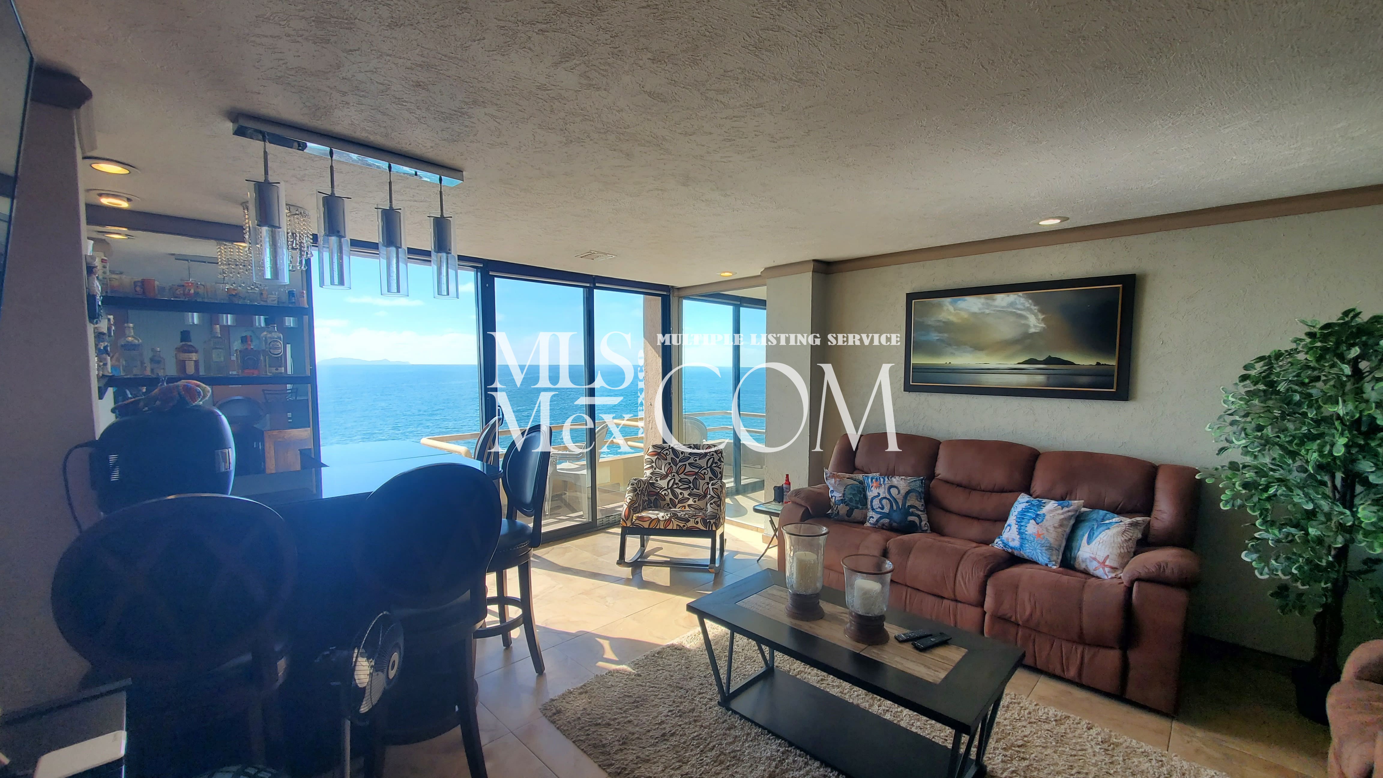Corona del Mar Calle Acantilado Rocamar 10-102 Rosarito